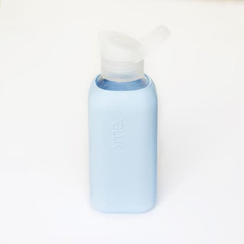 squireme ice blue 500ml borosilicate glass water bottle with silicone sleeve